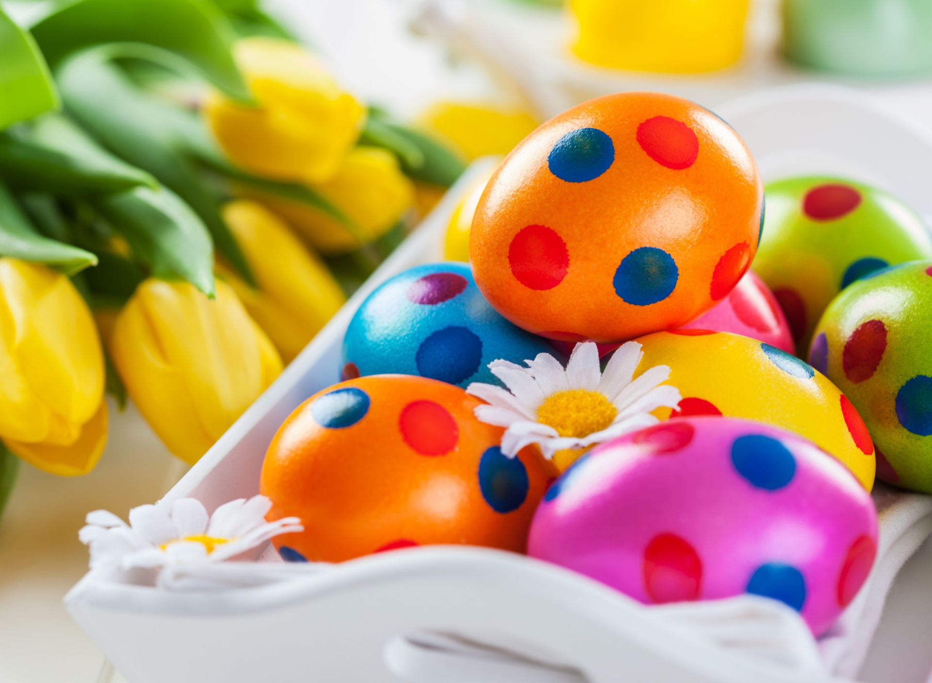 Обои Colorful Polka Dot Easter Eggs 1920x1408