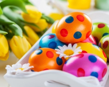 Das Colorful Polka Dot Easter Eggs Wallpaper 220x176
