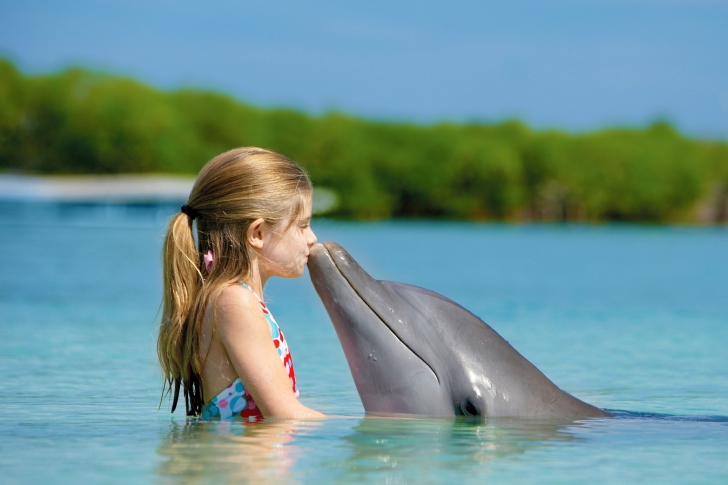 Screenshot №1 pro téma Girl and dolphin kiss