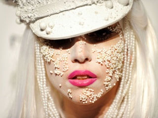 Lady Gaga wallpaper 320x240