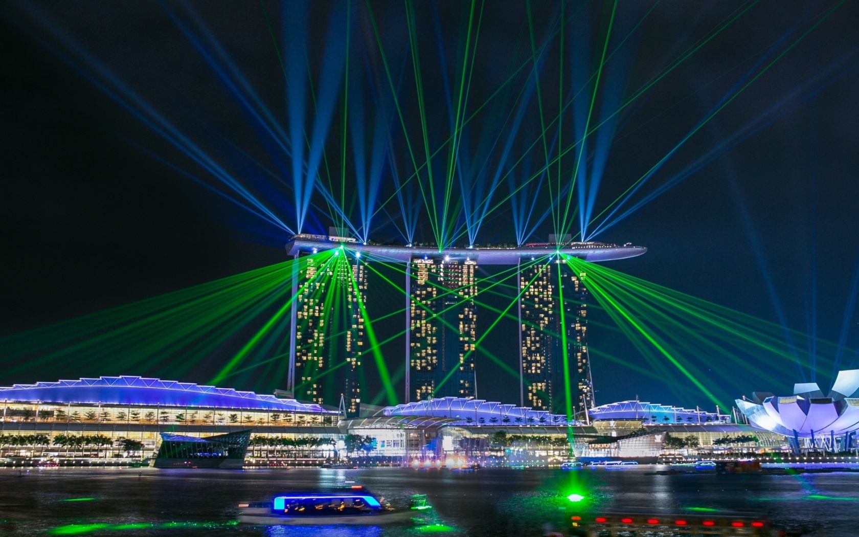 Обои Laser show near Marina Bay Sands Hotel in Singapore 1680x1050