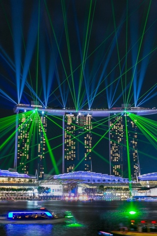 Fondo de pantalla Laser show near Marina Bay Sands Hotel in Singapore 320x480