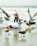 Sfondi Girl And Seagulls On Beach 128x160