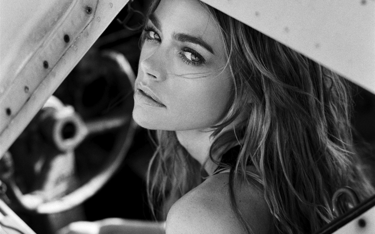 Denise Richards screenshot #1 1280x800