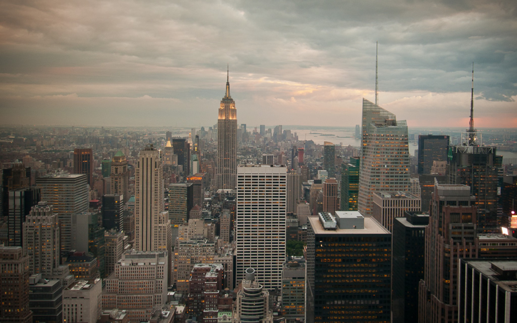 Das View Over Manhattan Wallpaper 1680x1050