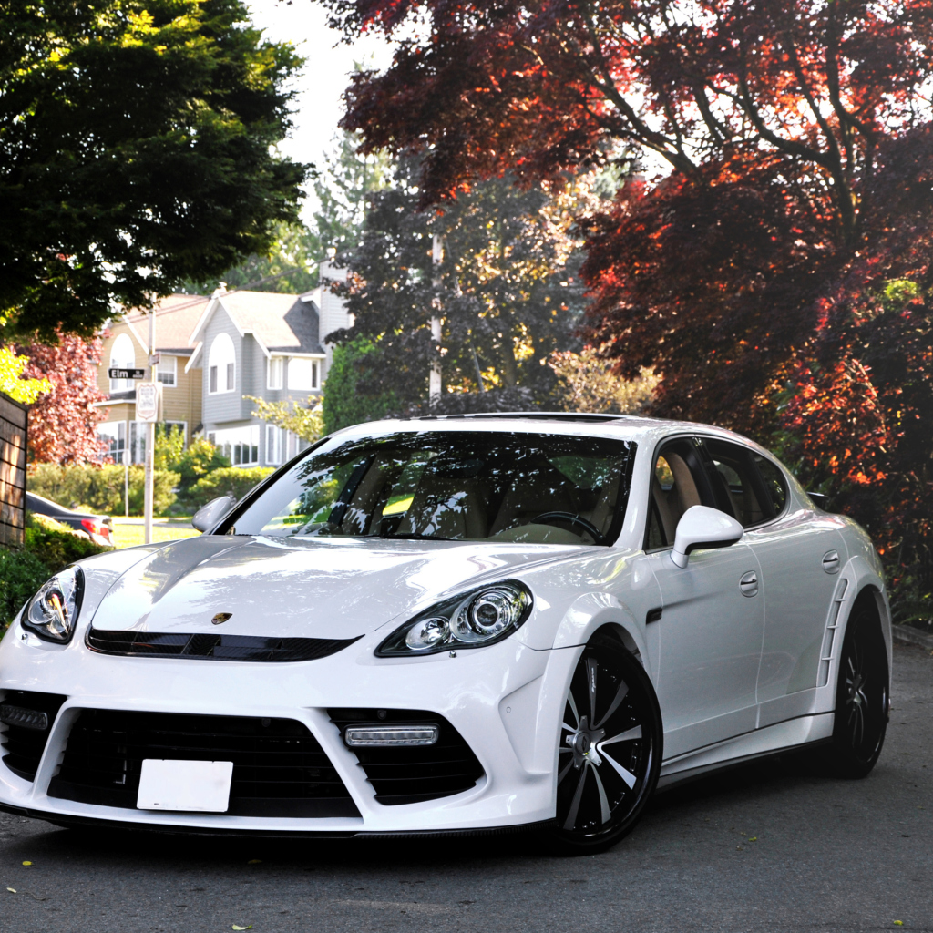 Porsche Panamera wallpaper 1024x1024