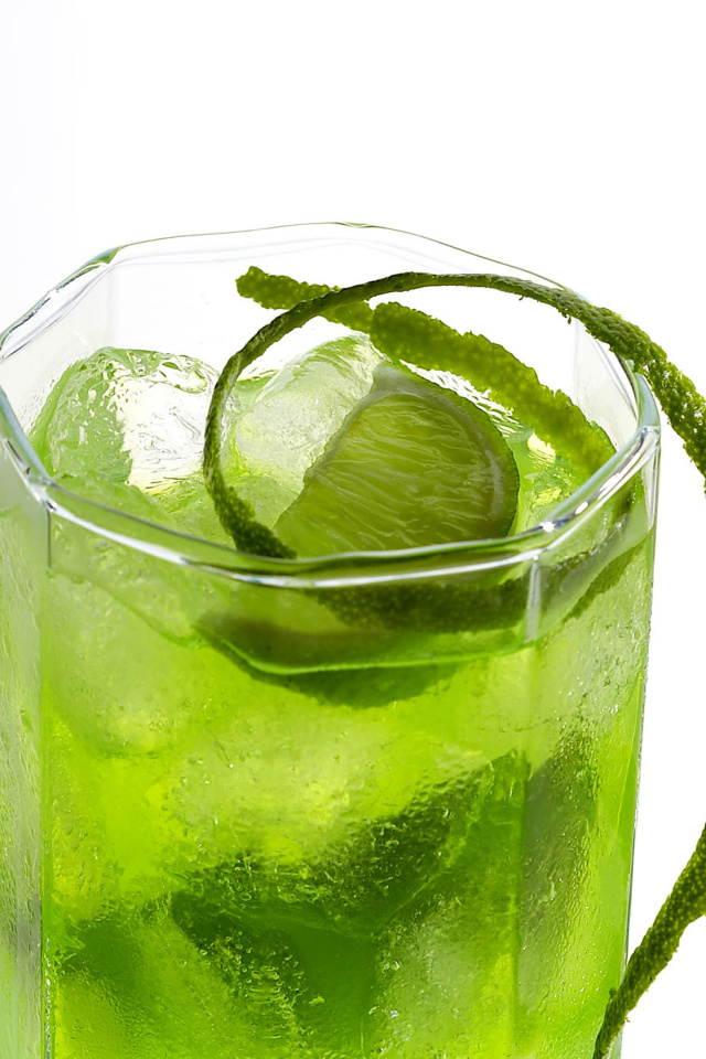 Fondo de pantalla Green Cocktail with Lime 640x960