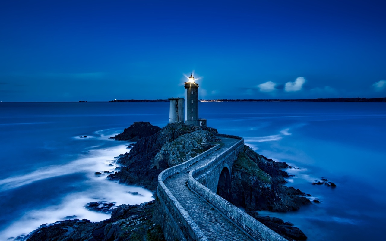 France Lighthouse in Ocean wallpaper 1280x800