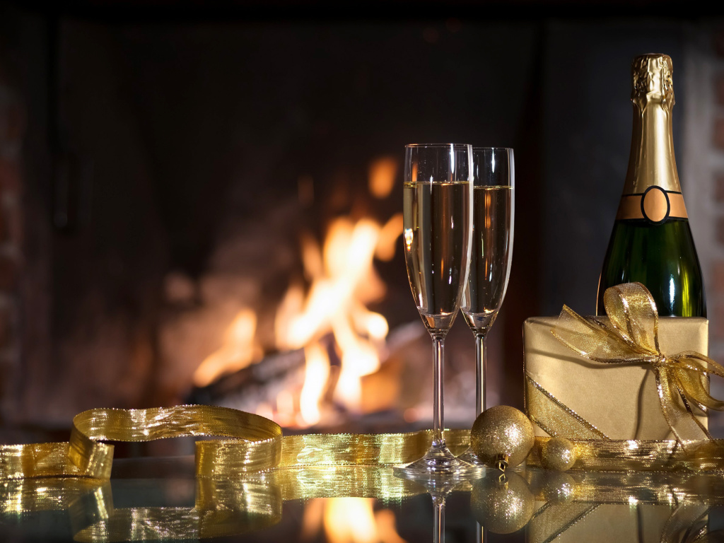 Fondo de pantalla Champagne and Fireplace 1024x768