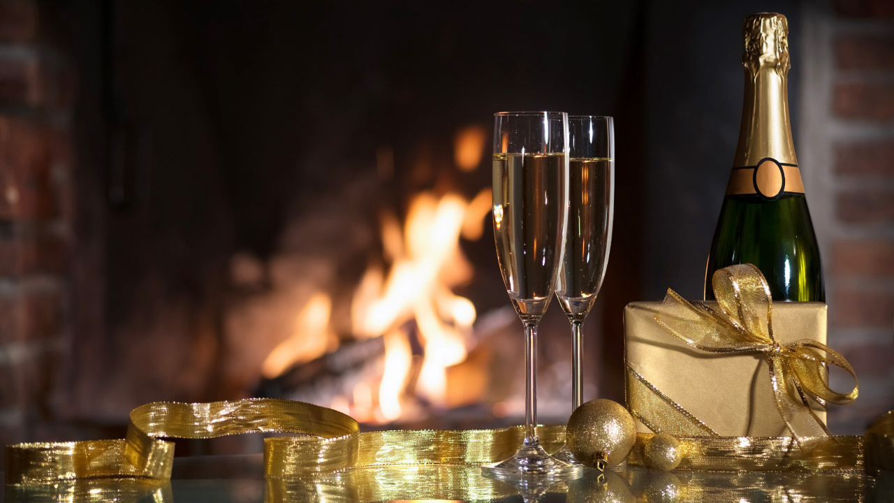 Fondo de pantalla Champagne and Fireplace 1280x720