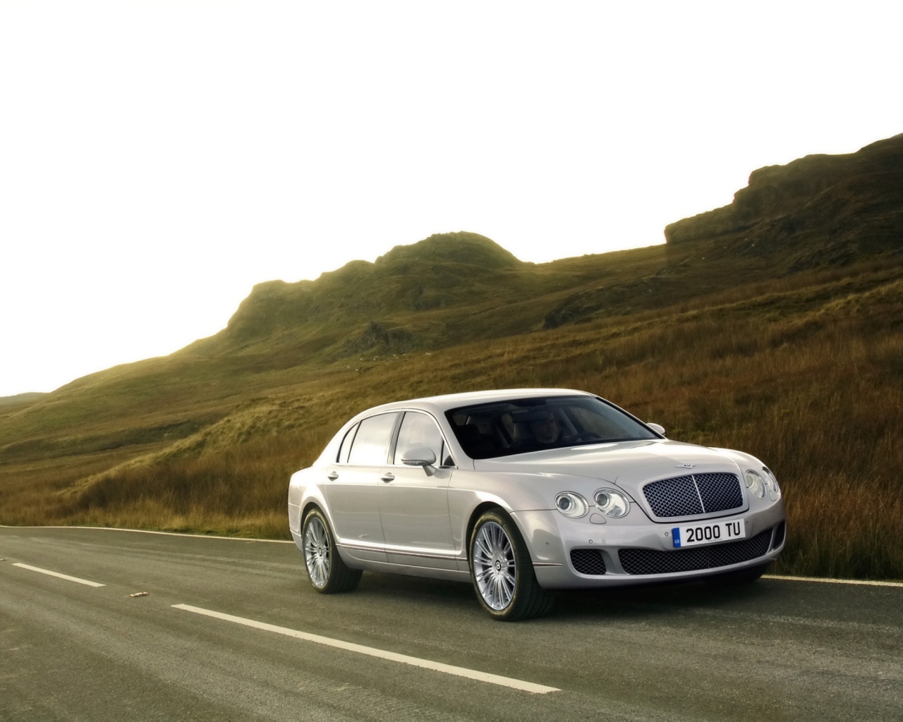 Screenshot №1 pro téma Bentley Continental Flying Spur 1280x1024