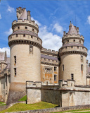 Das Chateau de Pierrefonds in France Wallpaper 128x160