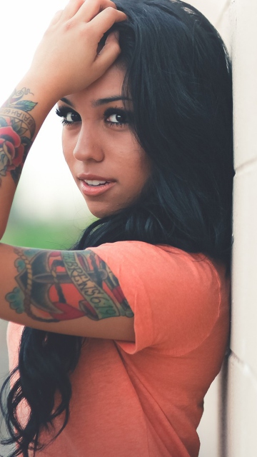 Beautiful Latin American Model With Tattoos screenshot #1 360x640