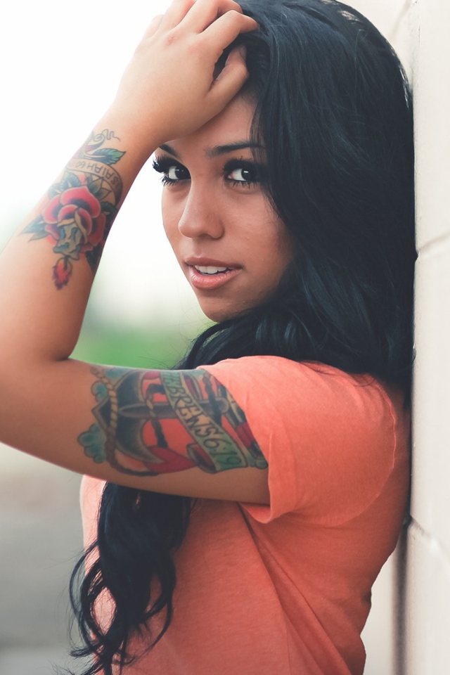 Fondo de pantalla Beautiful Latin American Model With Tattoos 640x960