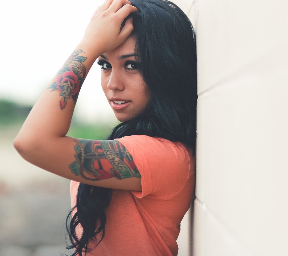 Beautiful Latin American Model With Tattoos screenshot #1 960x854