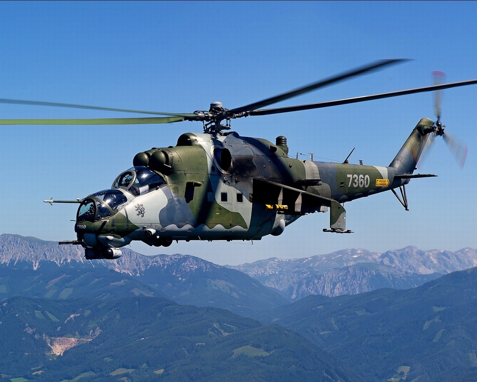 Sfondi Mil Mi 24 Hind Attack Helicopter 1600x1280