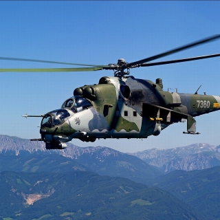 Kostenloses Mil Mi 24 Hind Attack Helicopter Wallpaper für iPad mini