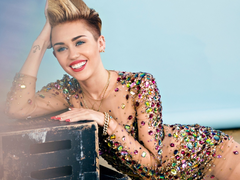 Fondo de pantalla Miley Cyrus 2014 800x600