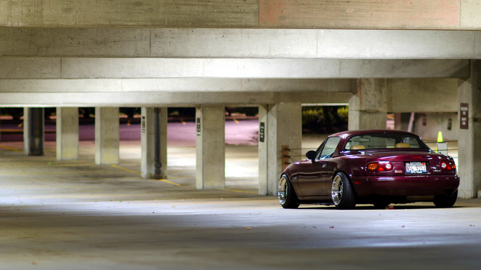 Screenshot №1 pro téma Mazda RX 8 In Garage 1600x900