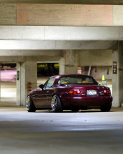 Das Mazda RX 8 In Garage Wallpaper 176x220