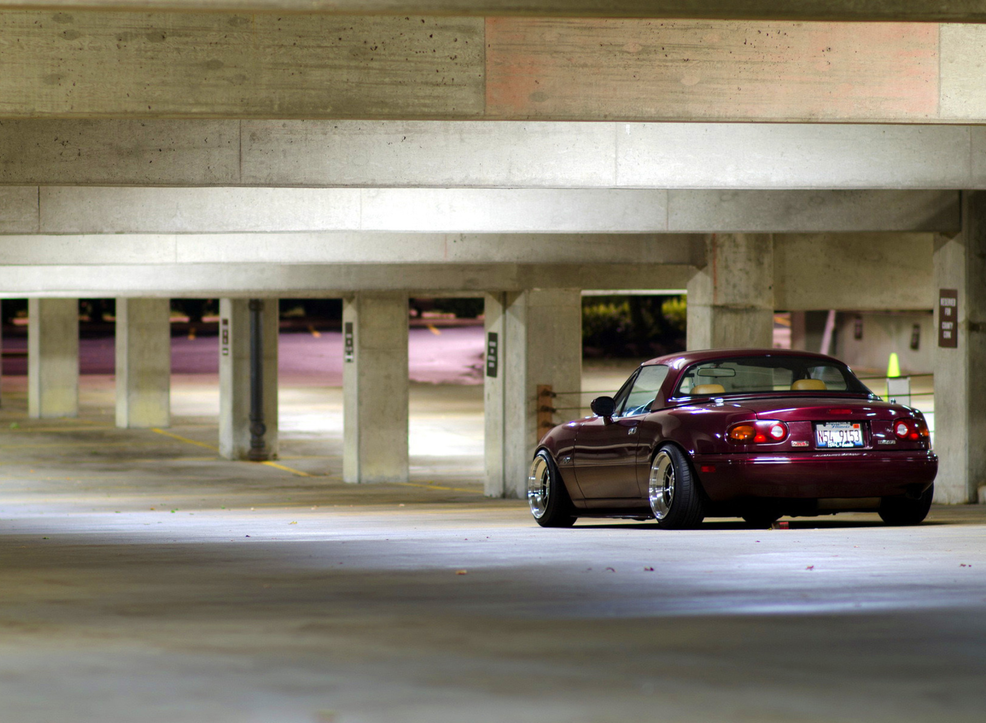 Fondo de pantalla Mazda RX 8 In Garage 1920x1408