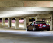 Das Mazda RX 8 In Garage Wallpaper 220x176