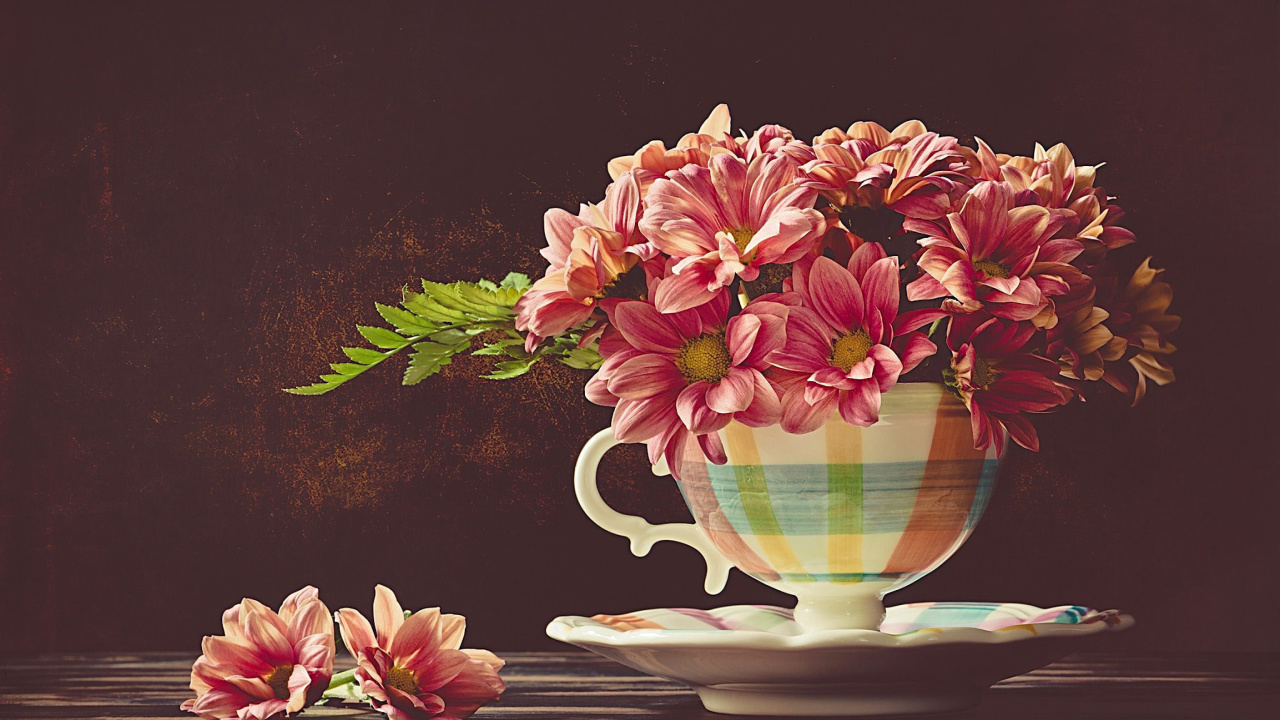 Chrysanthemums in ingenious vase wallpaper 1280x720