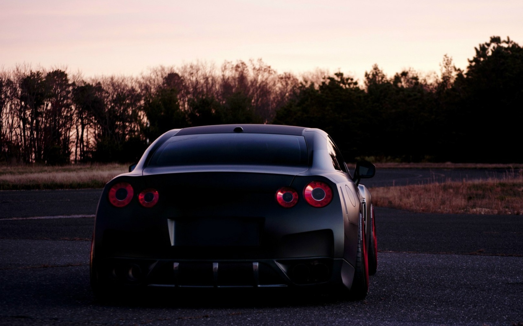 Nissan GT R wallpaper 1680x1050