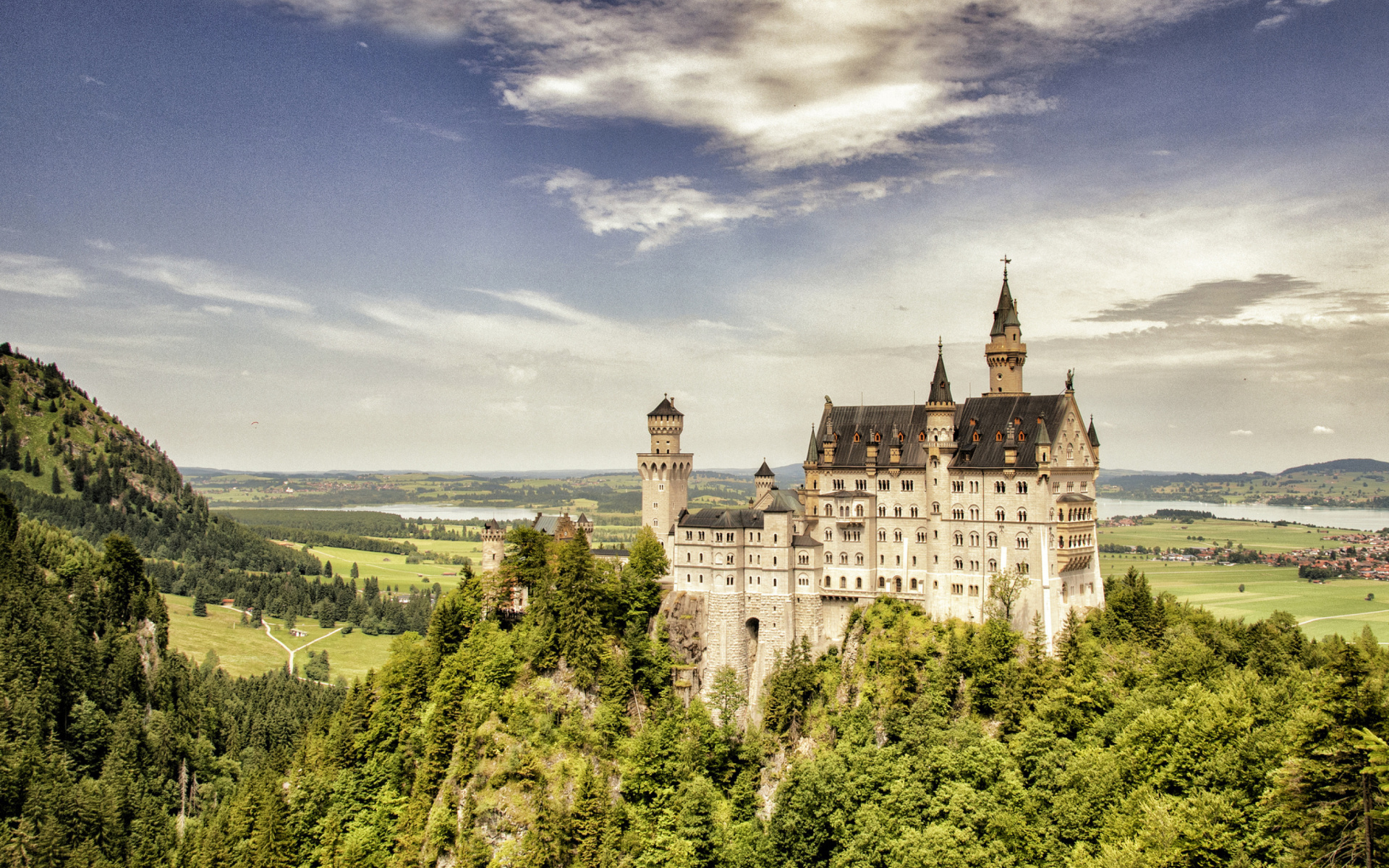 Das Bavarian Neuschwanstein Castle Wallpaper 1920x1200