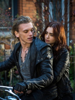 Fondo de pantalla The Mortal Instruments City of Bones 240x320