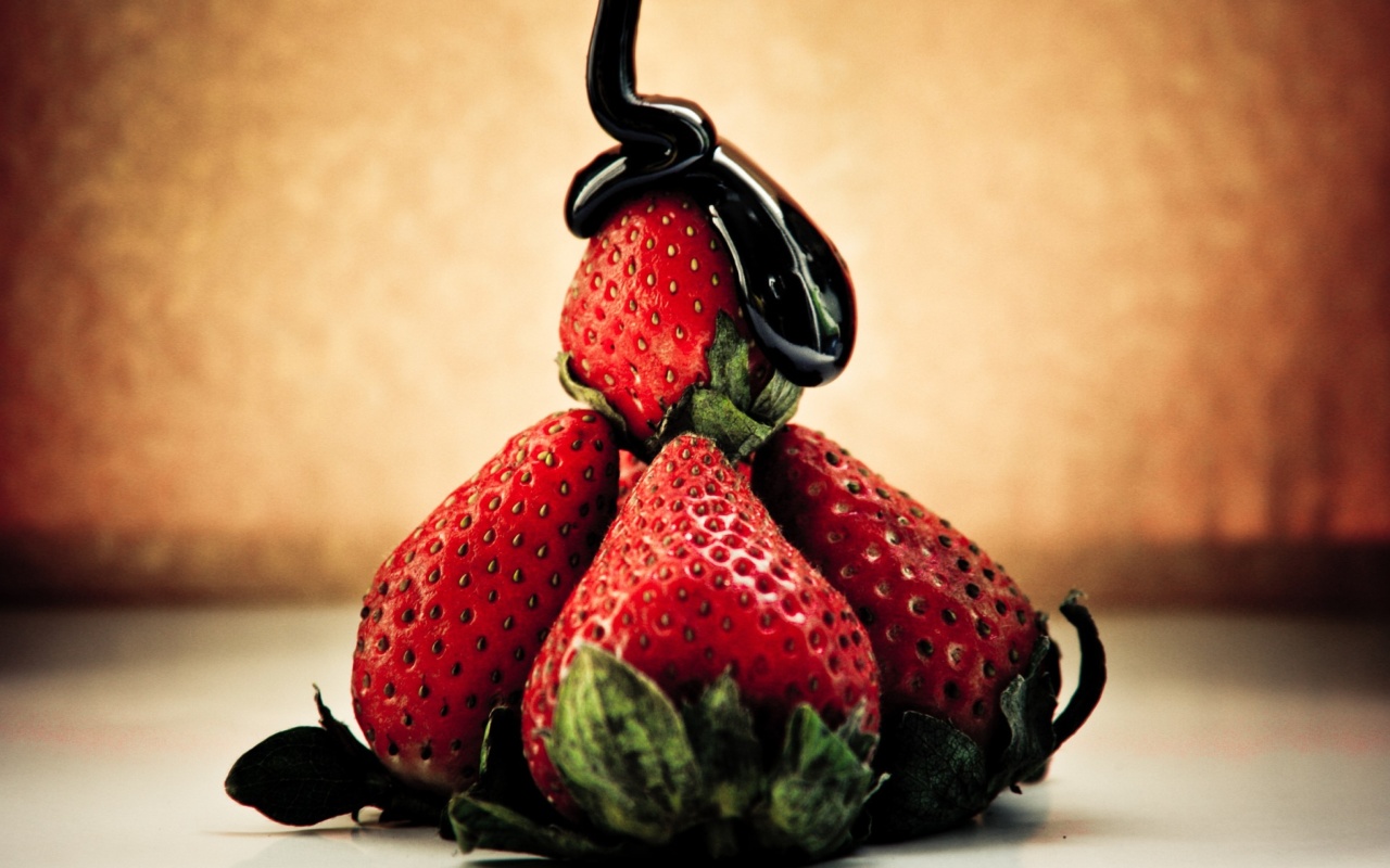 Fondo de pantalla Strawberries with chocolate 1280x800