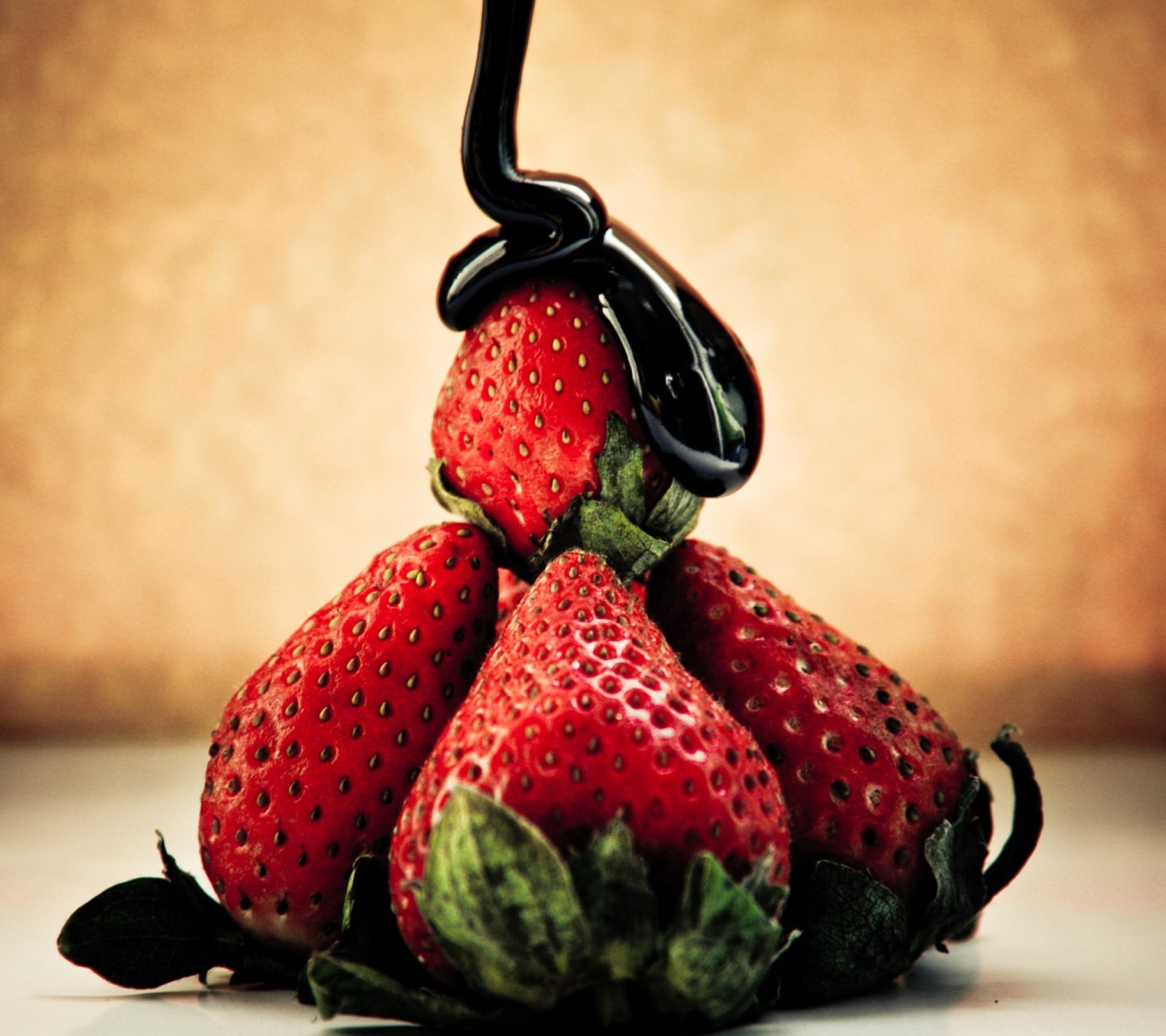Strawberries with chocolate wallpaper 1440x1280