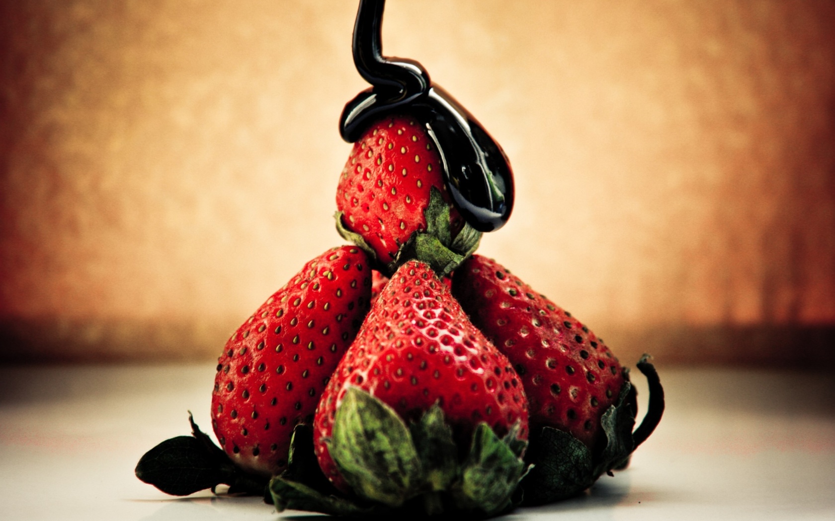 Strawberries with chocolate wallpaper 1680x1050