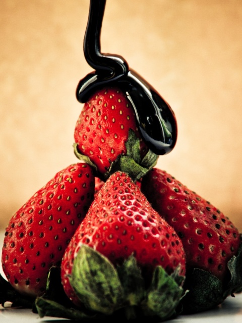 Das Strawberries with chocolate Wallpaper 480x640