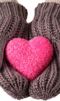 Das Heart in Gloves Wallpaper 240x400