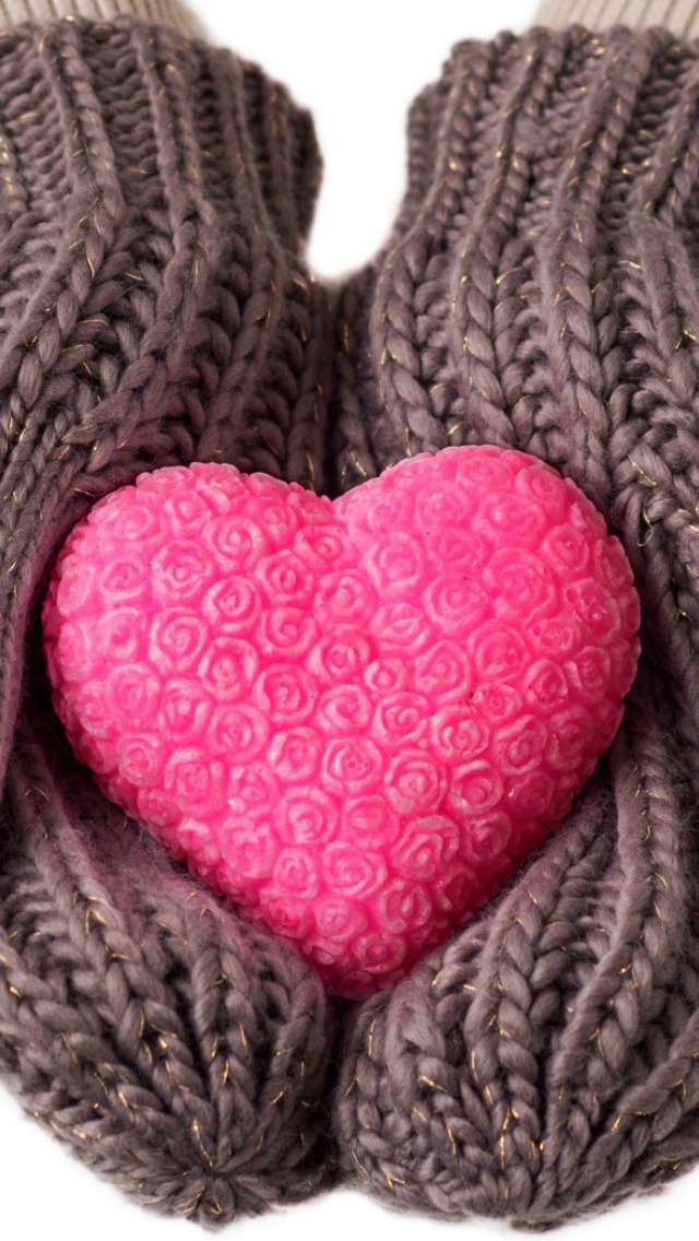 Heart in Gloves wallpaper 640x1136