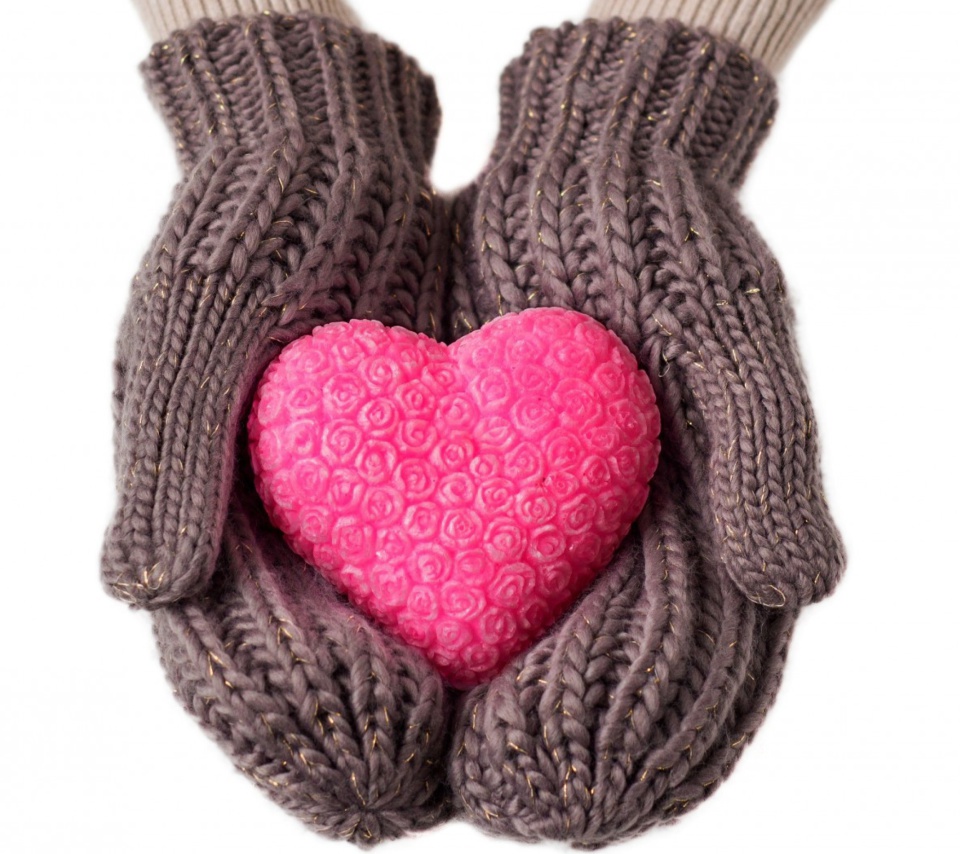 Das Heart in Gloves Wallpaper 960x854