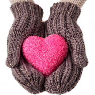 Heart in Gloves sfondi gratuiti per iPad 3