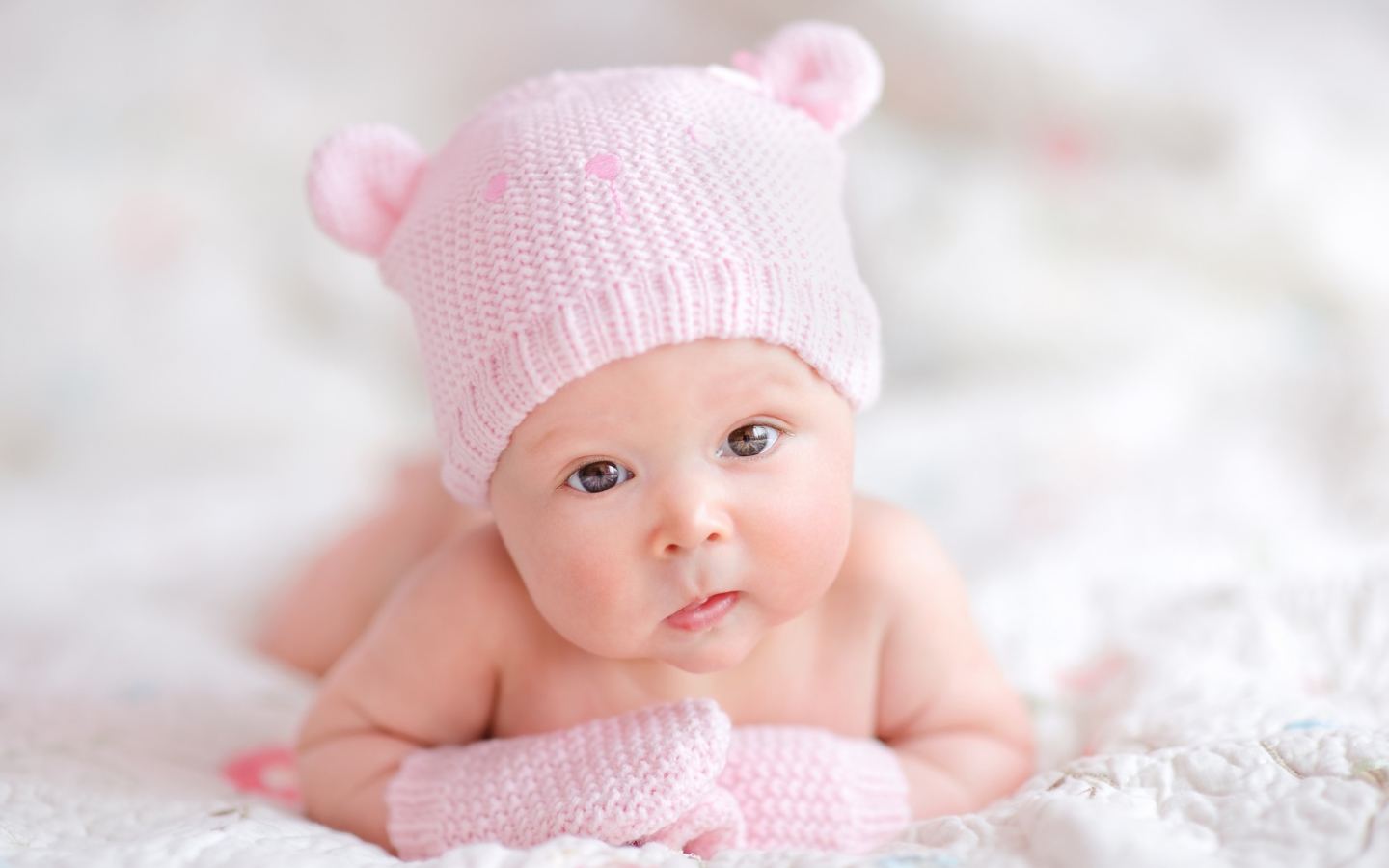 Fondo de pantalla Newborn Girl 1440x900