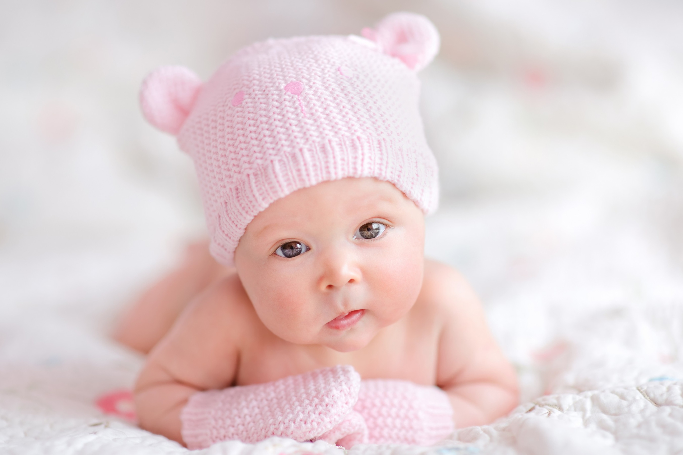 Das Newborn Girl Wallpaper 2880x1920