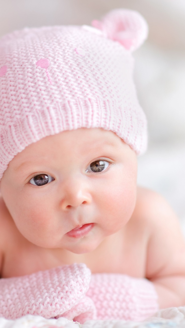 Newborn Girl wallpaper 640x1136