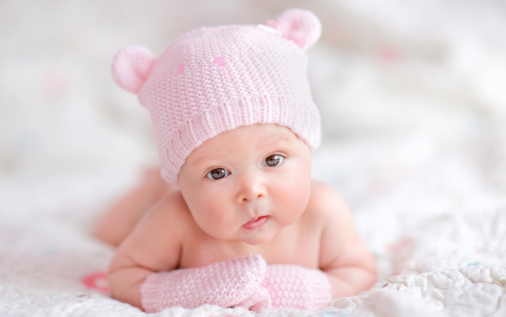 Обои Newborn Girl