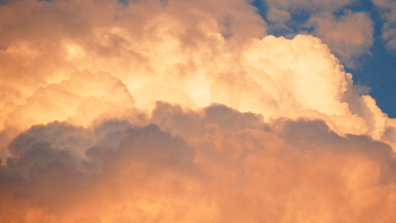 Das Clouds At Sunset Wallpaper 1280x720
