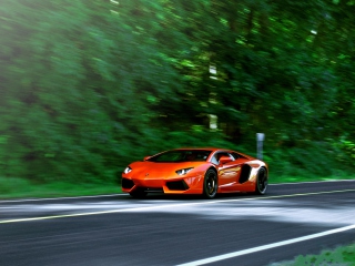 Das Orange Lamborghini Aventador Lp700-4 Wallpaper 320x240