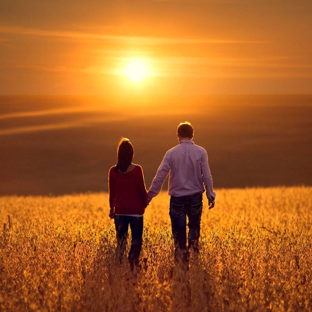 Couple at sunset wallpaper 1024x1024