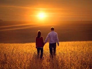 Couple at sunset wallpaper 320x240