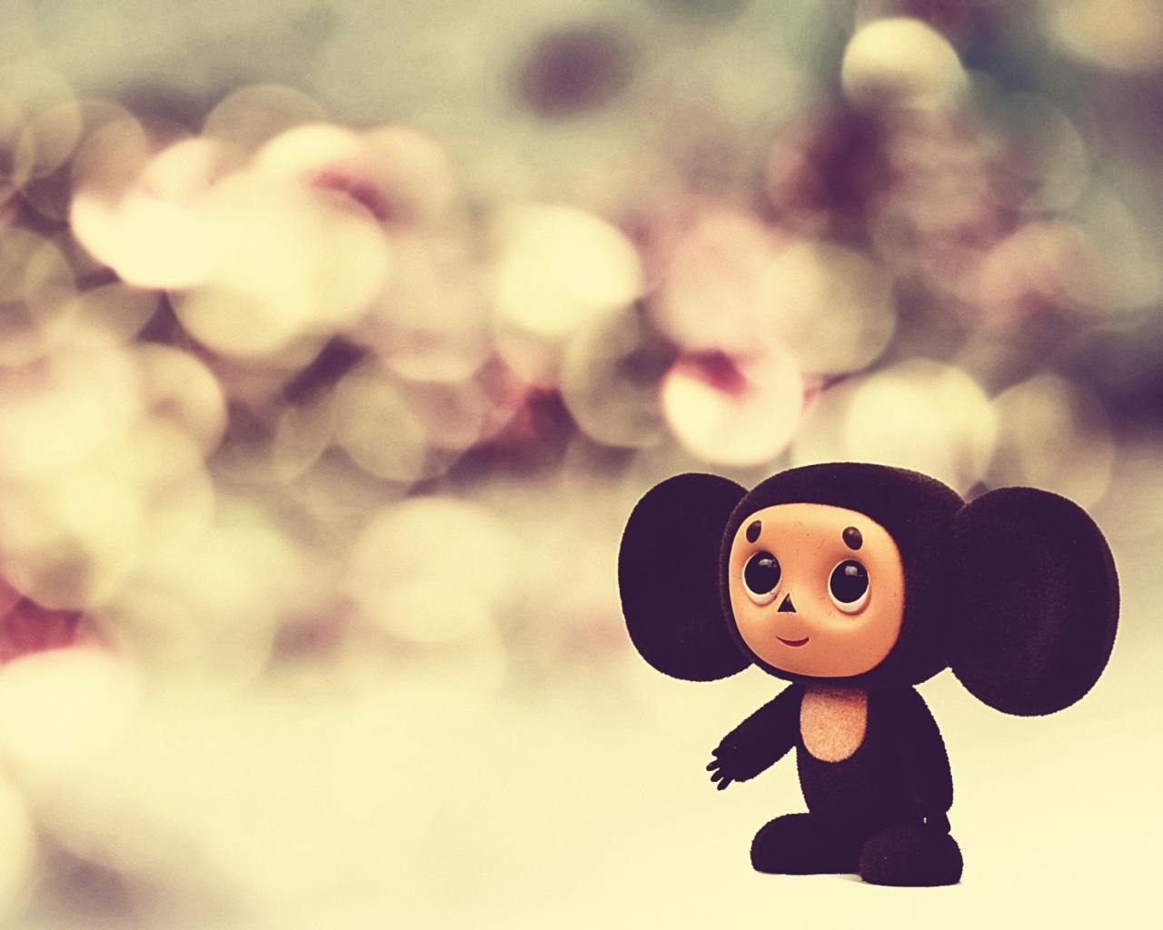 Cheburashka Russian Toy wallpaper 1280x1024