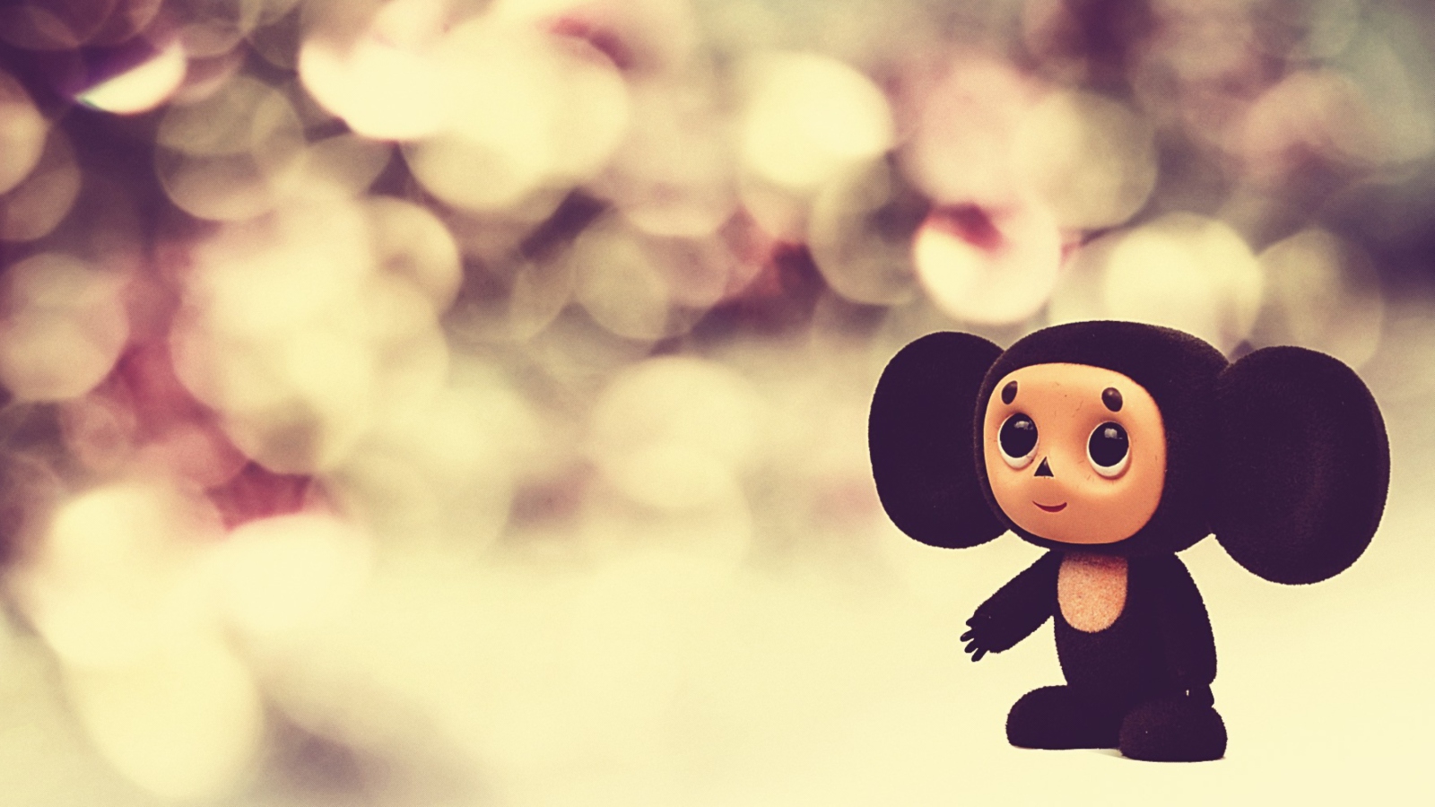 Sfondi Cheburashka Russian Toy 1600x900