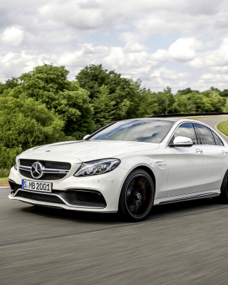 Mercedes Benz C63 AMG sfondi gratuiti per iPhone 6 Plus