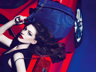Обои Anne Hathaway For Tods 320x240